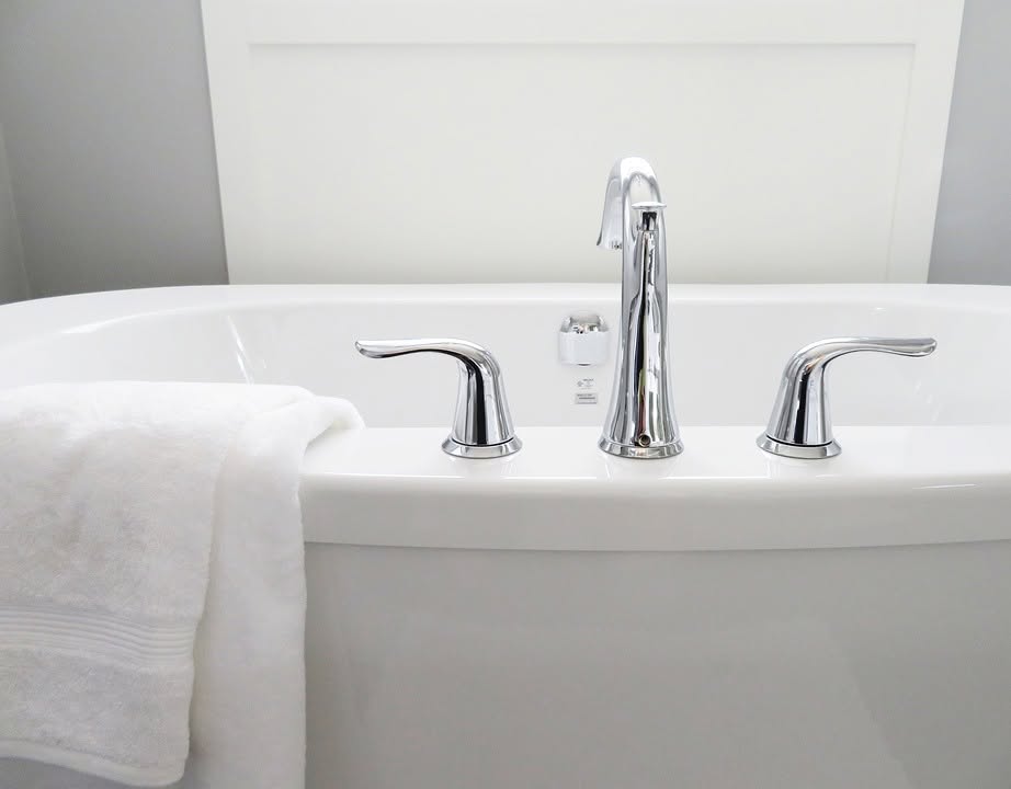 Sanitärinstallation der Hans Heymann GmbH, Badewanne mit Armatur